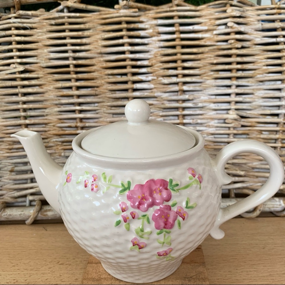 Teleflora Gift 1985 teapot with flower design